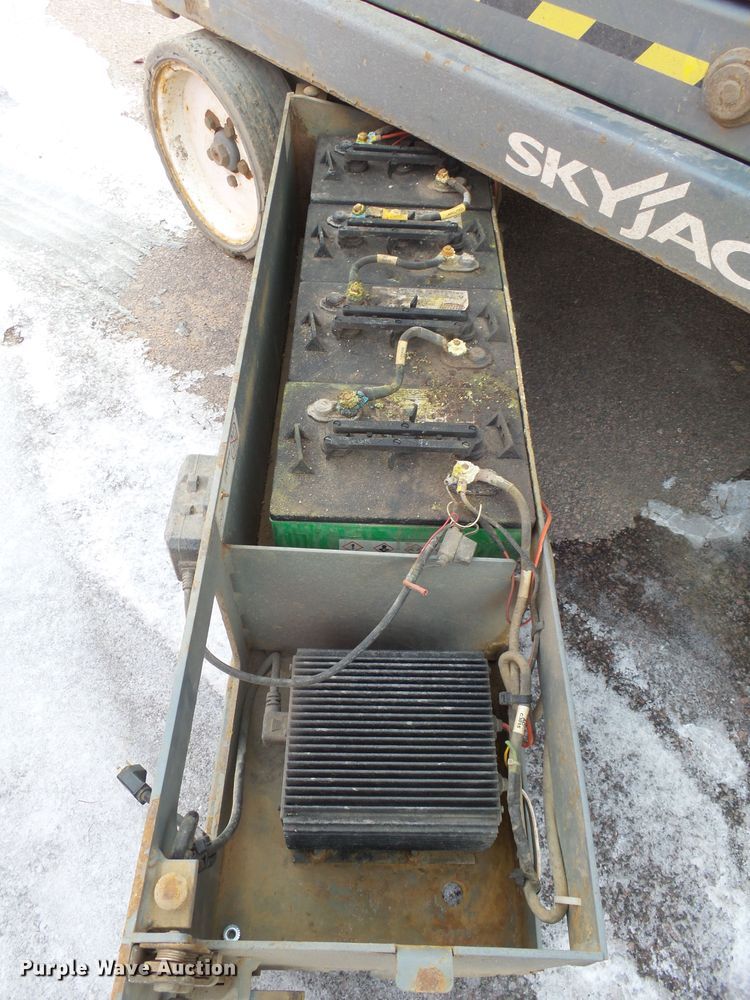 image for item EF9575 Skyjack SJIII 4632 scissor lift