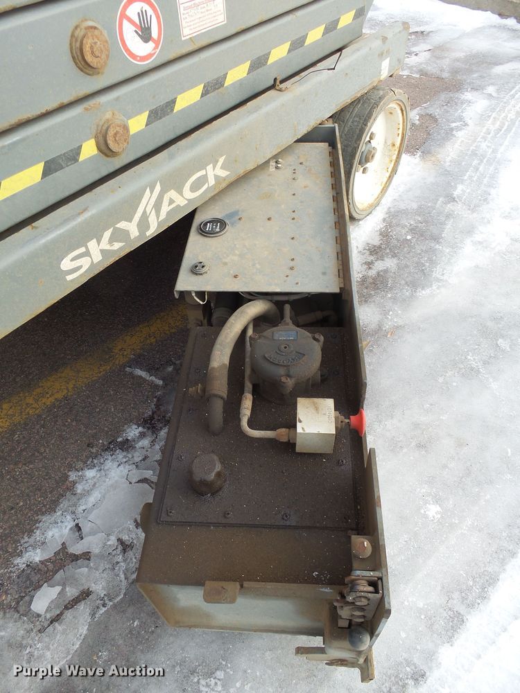 image for item EF9575 Skyjack SJIII 4632 scissor lift