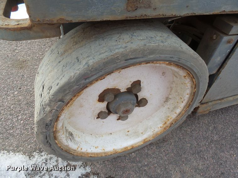 image for item EF9575 Skyjack SJIII 4632 scissor lift