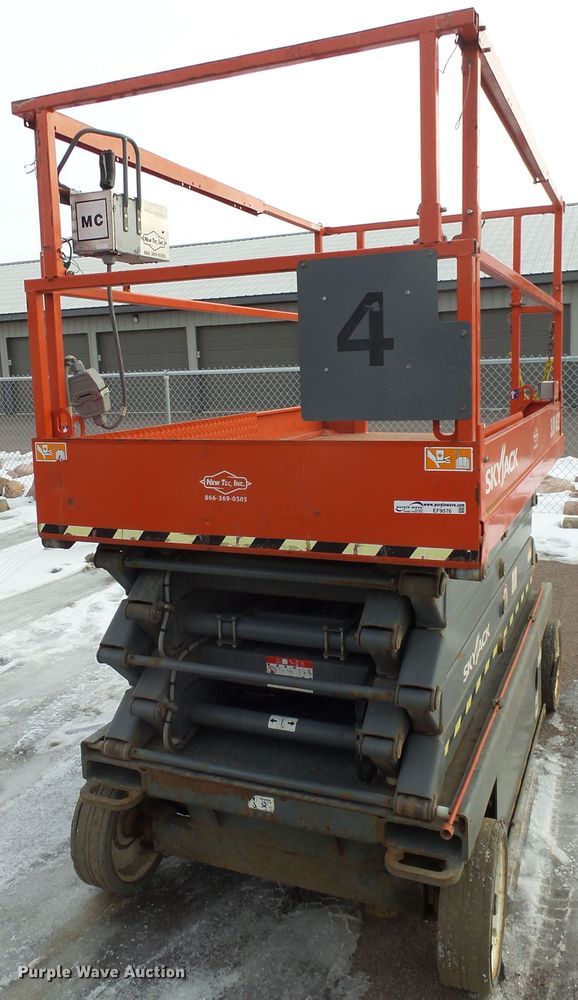 image for item EF9576 2018 Skyjack SJIII 4632 scissor lift