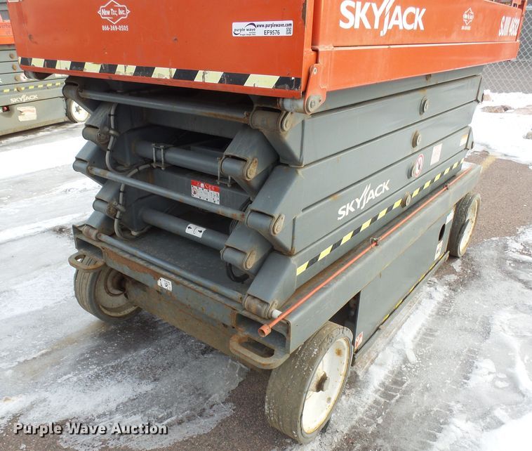 image for item EF9576 2018 Skyjack SJIII 4632 scissor lift