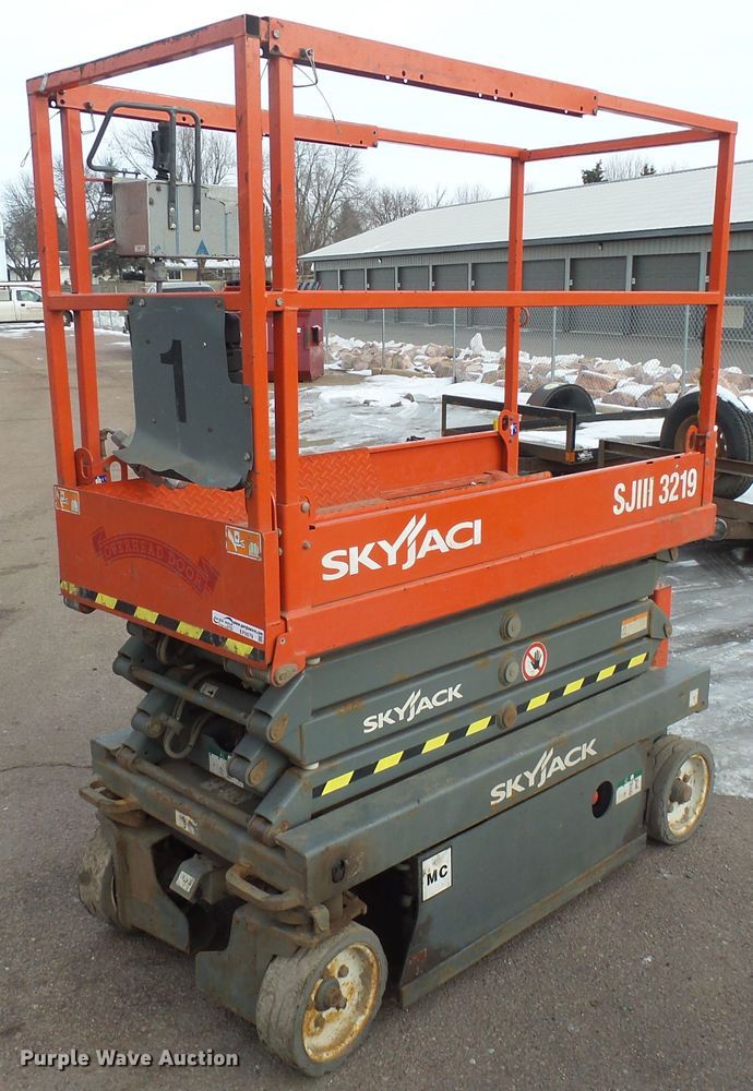 image for item EF9579 2016 Skyjack SJIII 3219 scissor lift