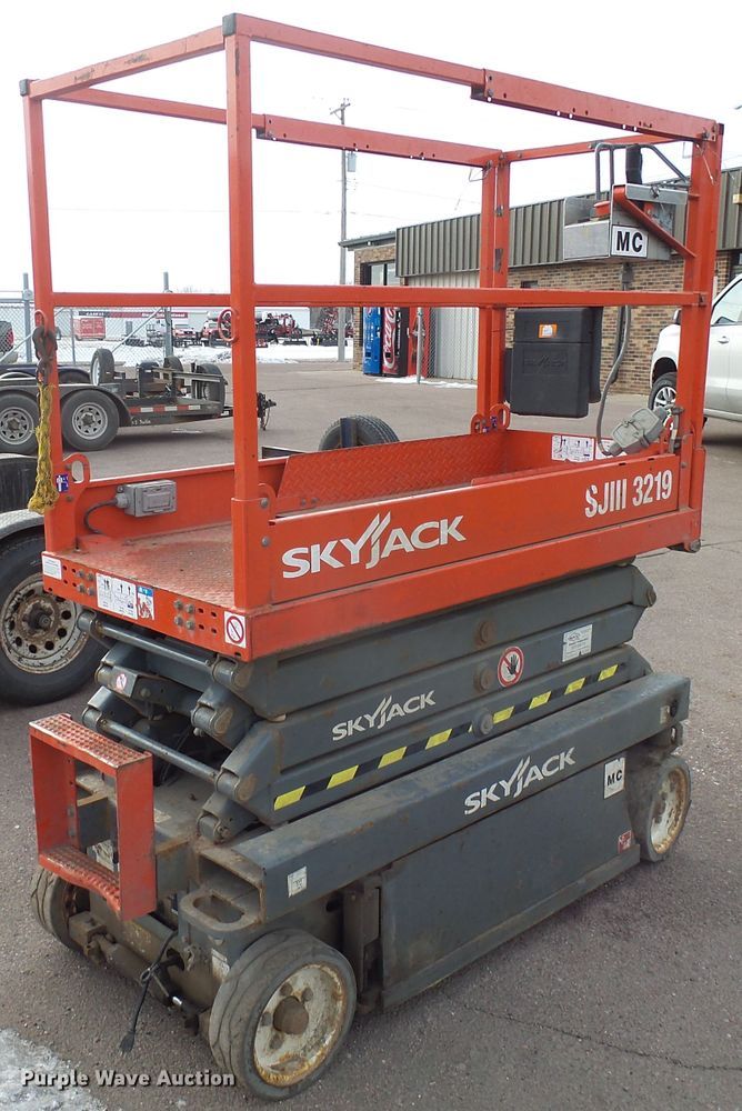 image for item EF9579 2016 Skyjack SJIII 3219 scissor lift