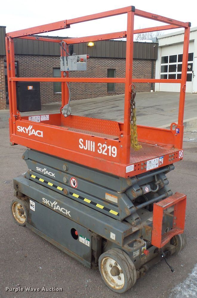 image for item EF9579 2016 Skyjack SJIII 3219 scissor lift