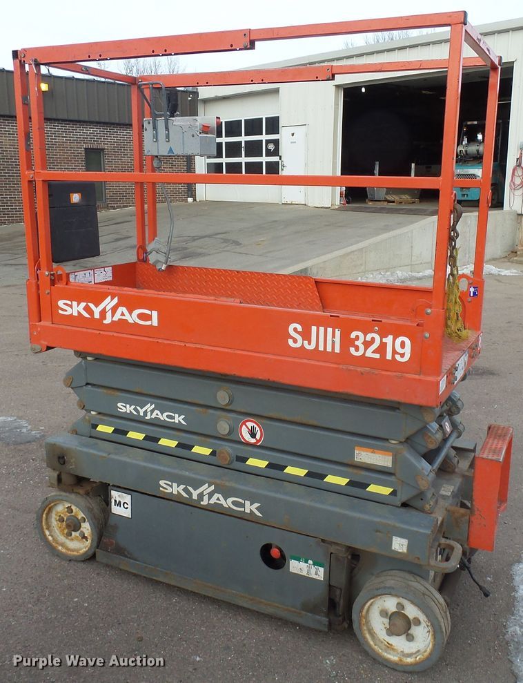 image for item EF9579 2016 Skyjack SJIII 3219 scissor lift