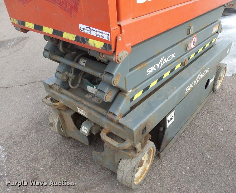 image for item EF9579 2016 Skyjack SJIII 3219 scissor lift