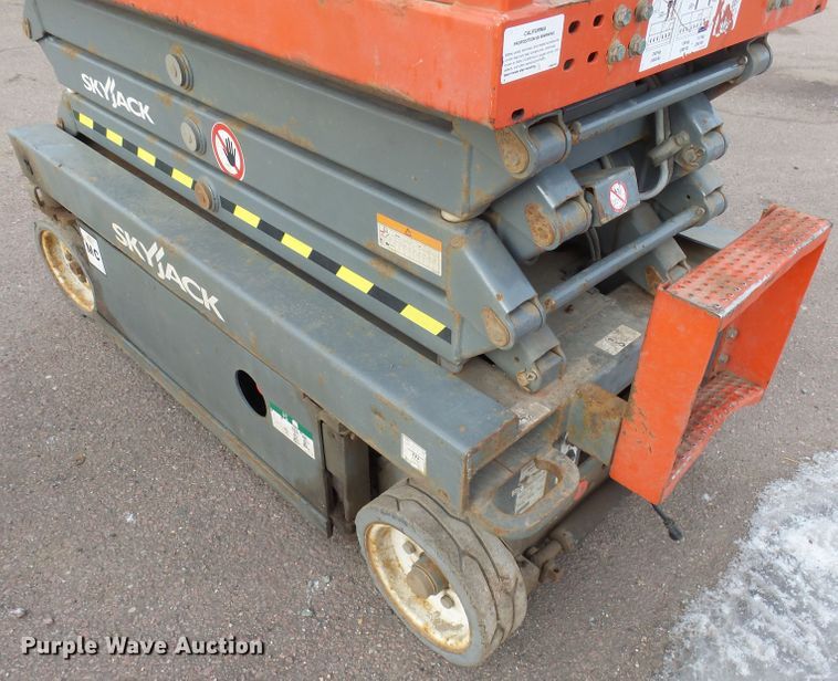 image for item EF9579 2016 Skyjack SJIII 3219 scissor lift