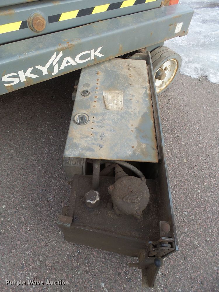 image for item EF9579 2016 Skyjack SJIII 3219 scissor lift