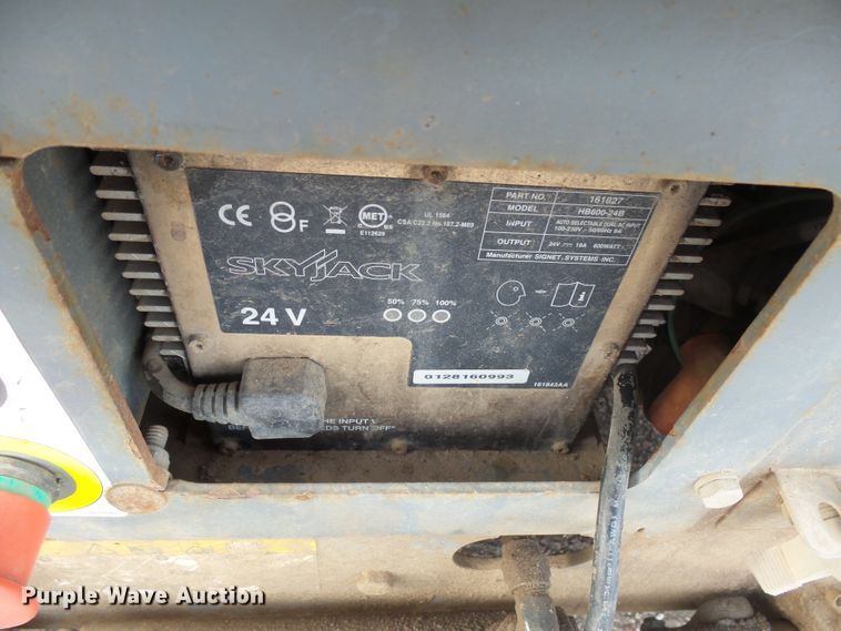 image for item EF9579 2016 Skyjack SJIII 3219 scissor lift