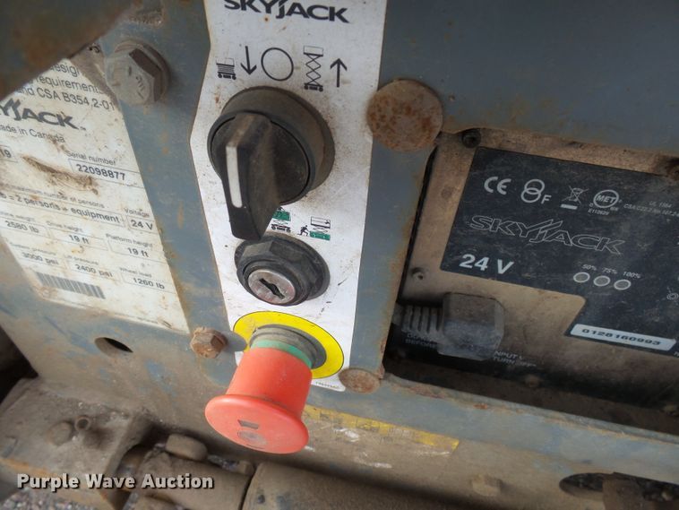 image for item EF9579 2016 Skyjack SJIII 3219 scissor lift