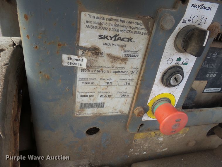 image for item EF9579 2016 Skyjack SJIII 3219 scissor lift