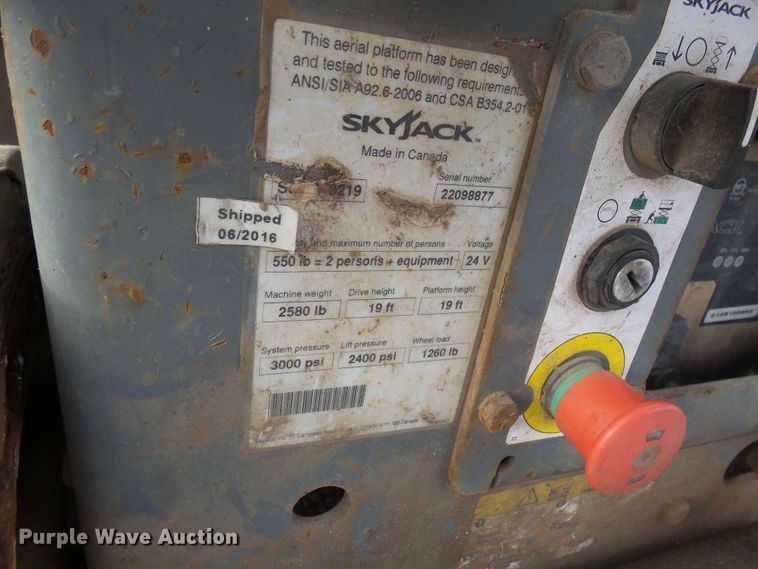 image for item EF9579 2016 Skyjack SJIII 3219 scissor lift