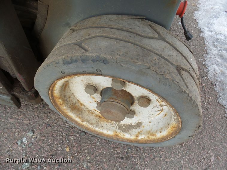 image for item EF9579 2016 Skyjack SJIII 3219 scissor lift