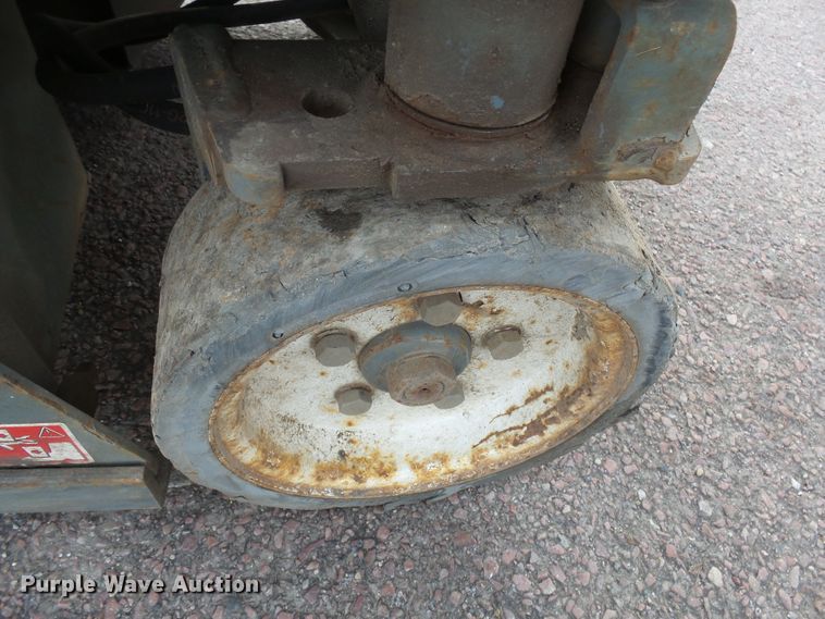 image for item EF9579 2016 Skyjack SJIII 3219 scissor lift