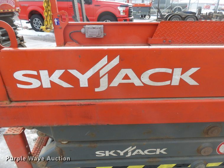 image for item EF9579 2016 Skyjack SJIII 3219 scissor lift