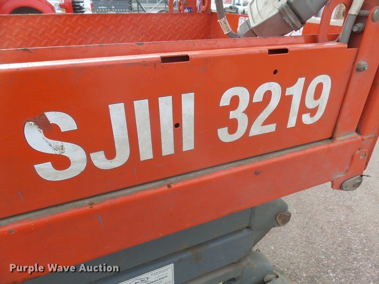 image for item EF9579 2016 Skyjack SJIII 3219 scissor lift