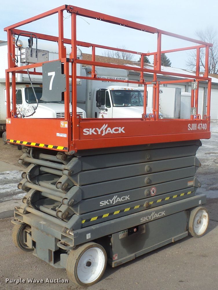 2018 Skyjack SJIII 4740 scissor lift in Sioux Falls, SD | Item EF9606
