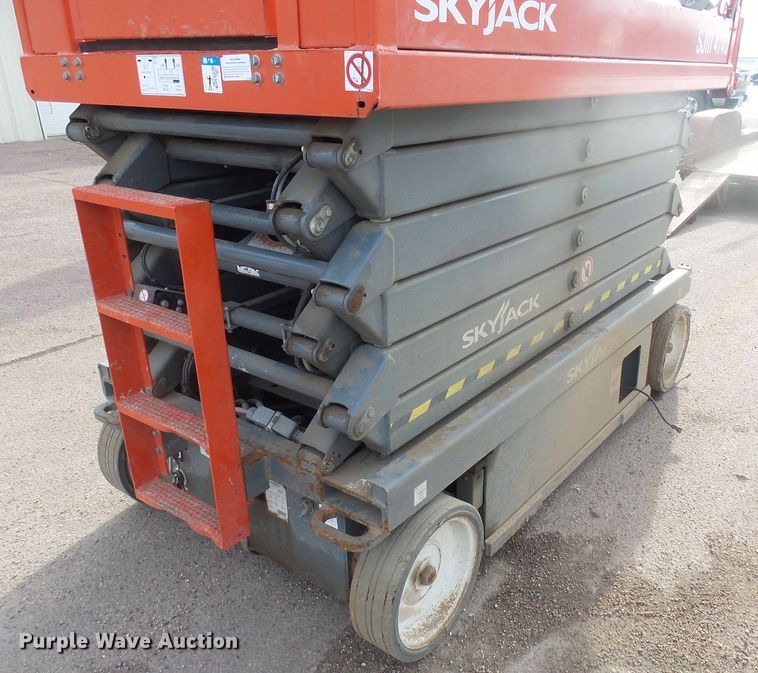 image for item EF9606 2018 Skyjack SJIII 4740 scissor lift