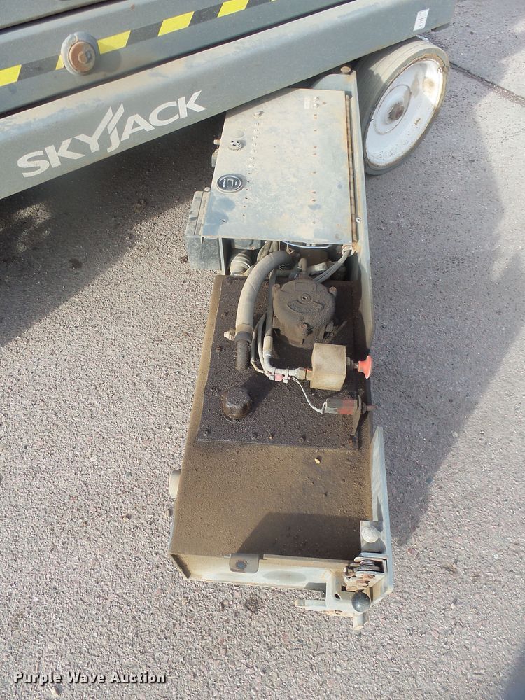 image for item EF9606 2018 Skyjack SJIII 4740 scissor lift
