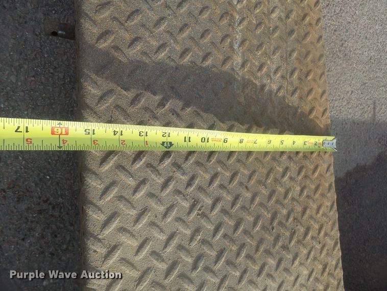 image for item EF9607 2010 M&S 6X12 utility trailer