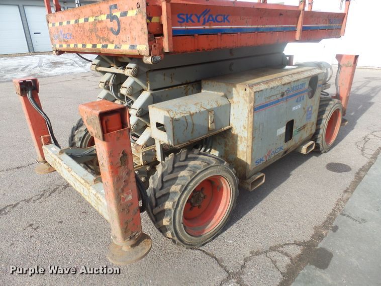 image for item EF9608 Skyjack SJ6826RT scissor lift