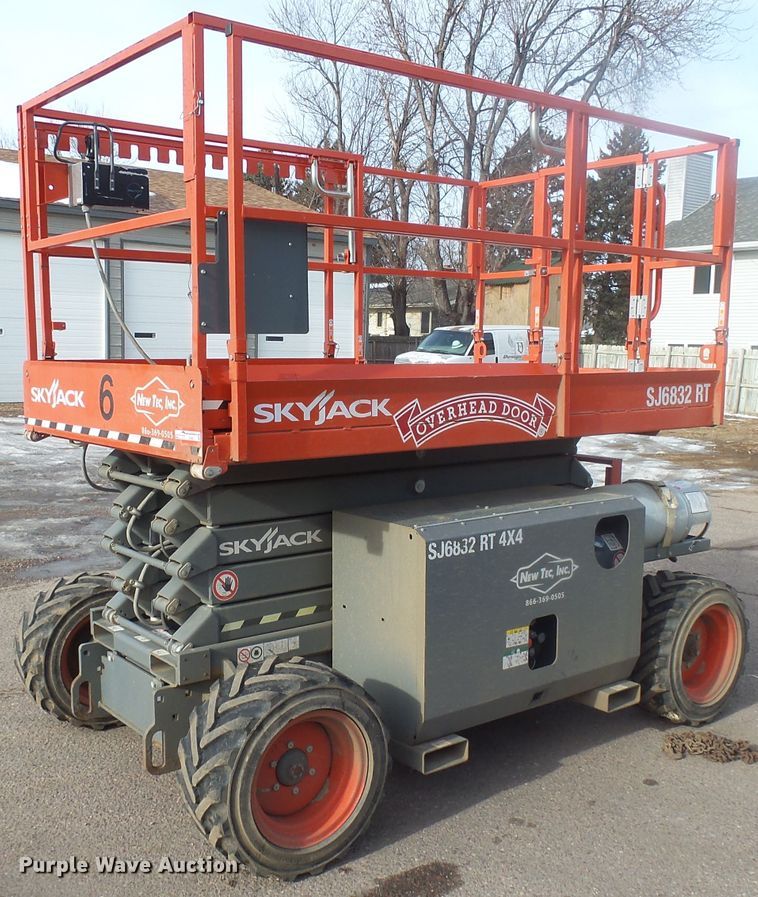 image for item EF9611 2018 Skyjack SJ6832RT scissor lift