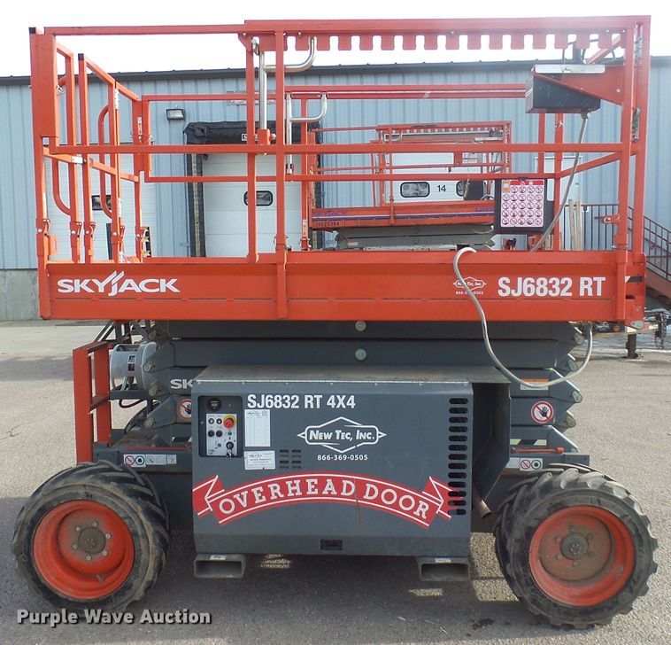 image for item EF9611 2018 Skyjack SJ6832RT scissor lift