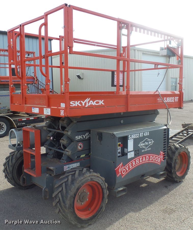 image for item EF9611 2018 Skyjack SJ6832RT scissor lift