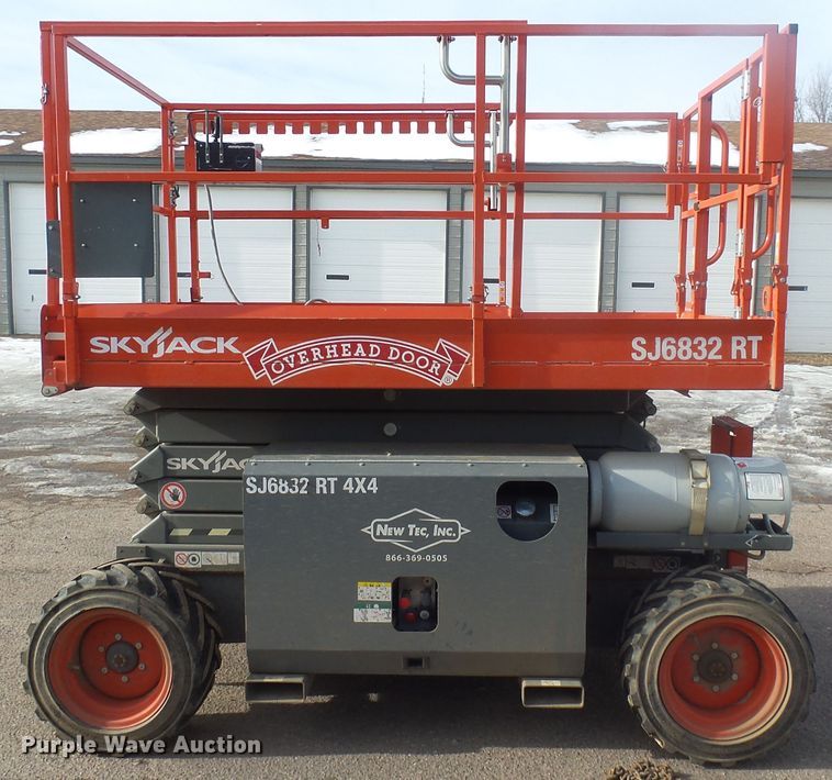 image for item EF9611 2018 Skyjack SJ6832RT scissor lift