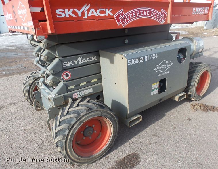 image for item EF9611 2018 Skyjack SJ6832RT scissor lift