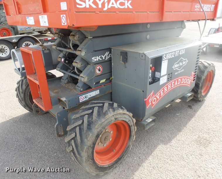 image for item EF9611 2018 Skyjack SJ6832RT scissor lift