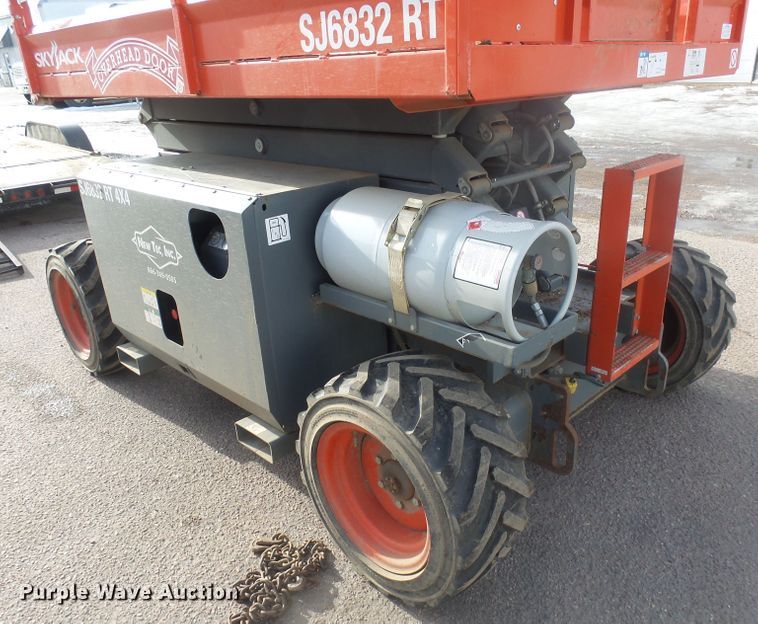 image for item EF9611 2018 Skyjack SJ6832RT scissor lift
