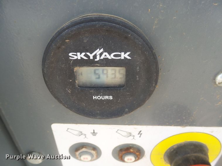 image for item EF9611 2018 Skyjack SJ6832RT scissor lift