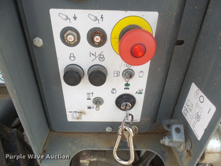 image for item EF9611 2018 Skyjack SJ6832RT scissor lift