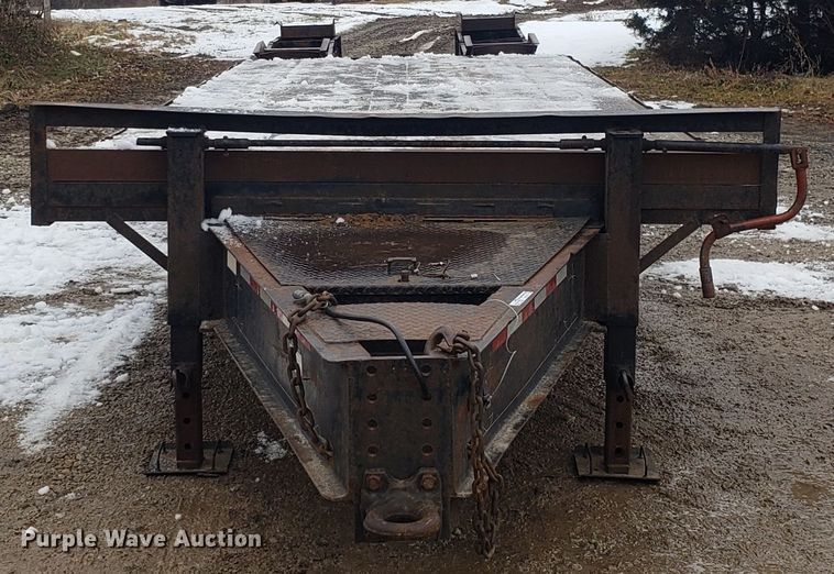 image for item EL9765 2002 Starlite equipment trailer