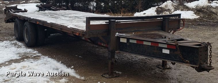 image for item EL9765 2002 Starlite equipment trailer