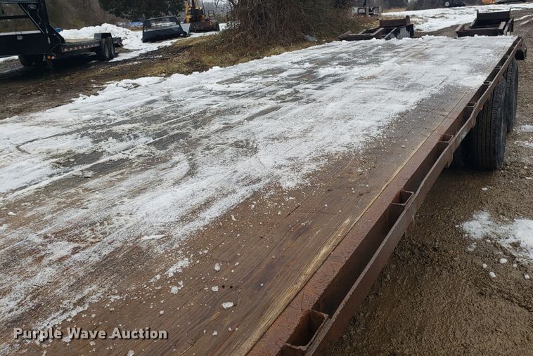 image for item EL9765 2002 Starlite equipment trailer