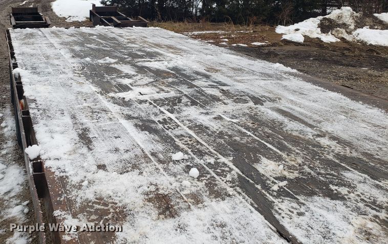 image for item EL9765 2002 Starlite equipment trailer