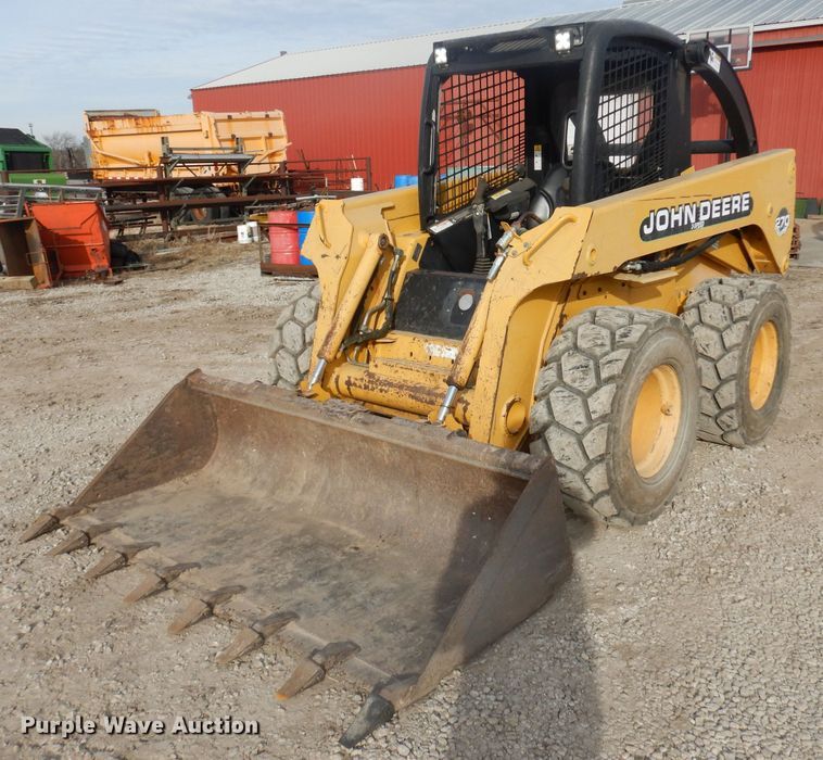 image for item ER9837 2000 John Deere 270 skid steer
