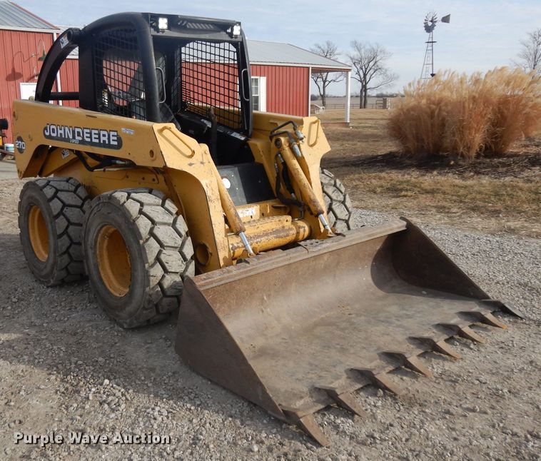 image for item ER9837 2000 John Deere 270 skid steer
