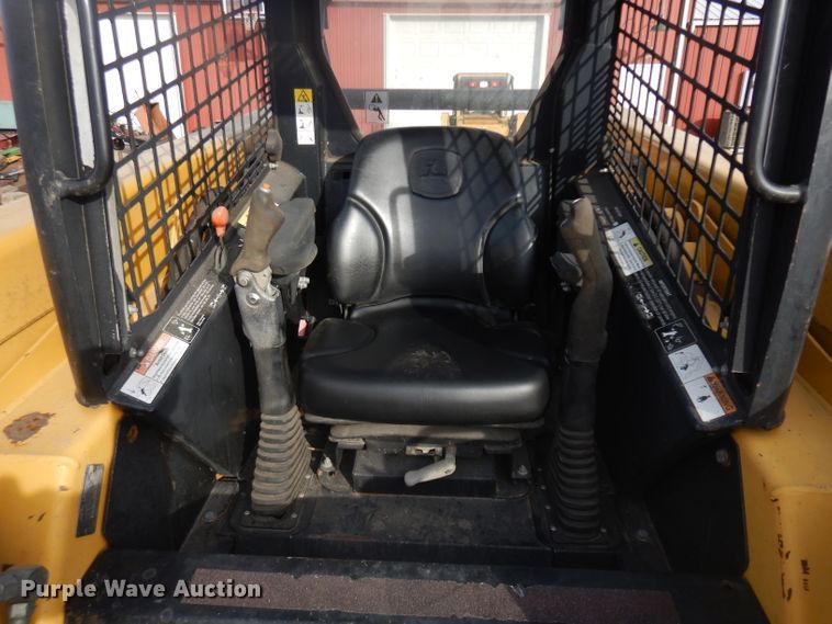 image for item ER9837 2000 John Deere 270 skid steer