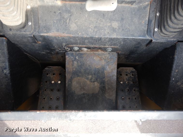 image for item ER9837 2000 John Deere 270 skid steer