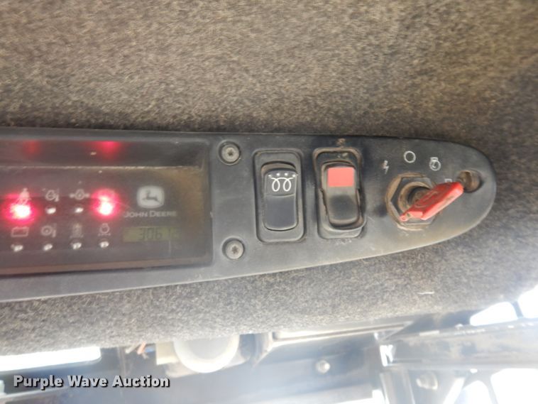 image for item ER9837 2000 John Deere 270 skid steer