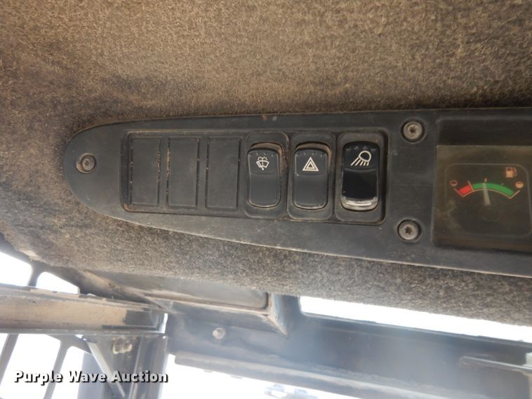 image for item ER9837 2000 John Deere 270 skid steer