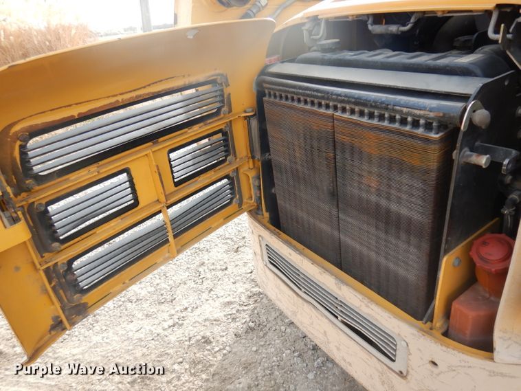 image for item ER9837 2000 John Deere 270 skid steer