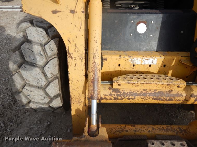 image for item ER9837 2000 John Deere 270 skid steer