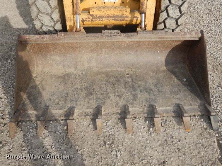 image for item ER9837 2000 John Deere 270 skid steer