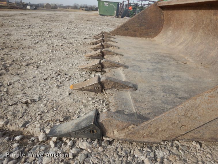 image for item ER9837 2000 John Deere 270 skid steer