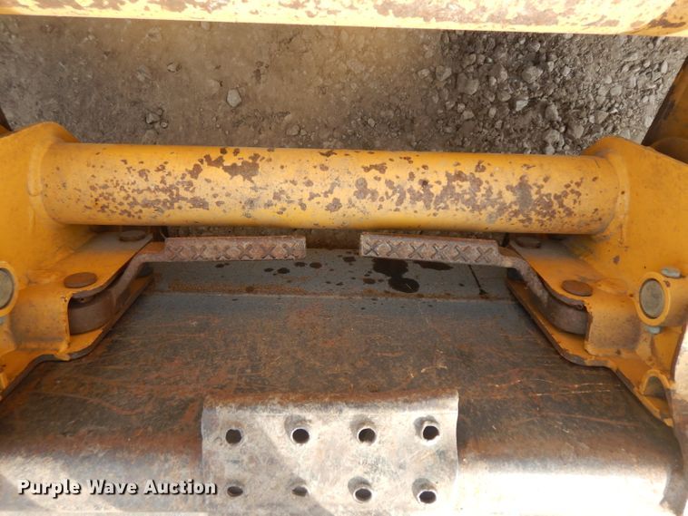 image for item ER9837 2000 John Deere 270 skid steer