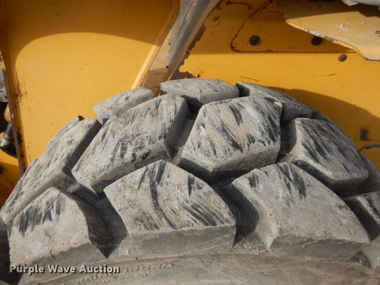 image for item ER9837 2000 John Deere 270 skid steer